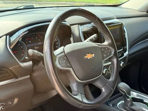 Used 2021 Chevrolet Traverse LT FWD image 13