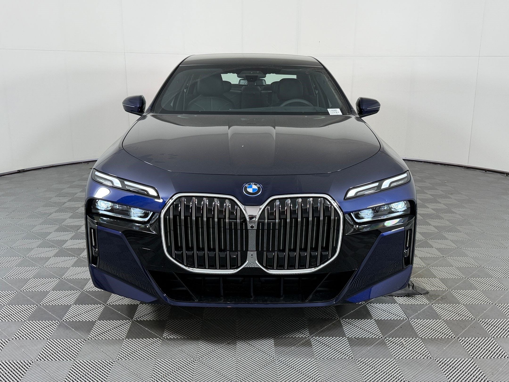 Used 2026 BMW 750e xDrive AWD/4WD image 6