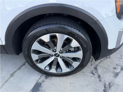 Used 2022 Kia Telluride EX w/ EX Premium Package FWD image 8