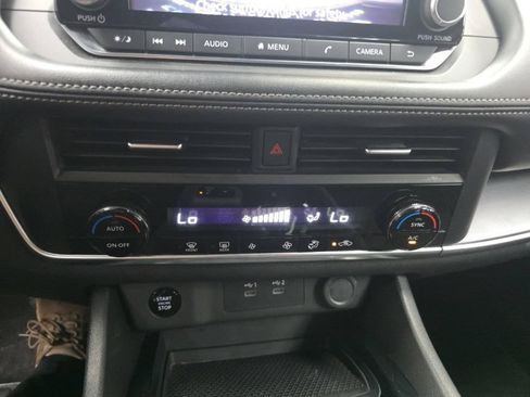 Used 2024 Nissan Rogue SV FWD image 25