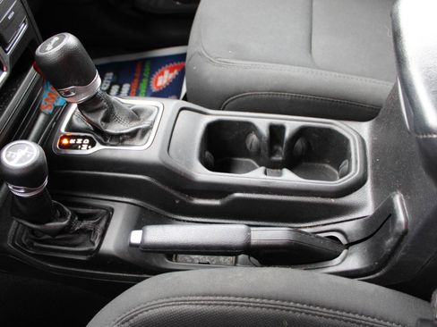 Used 2021 Jeep Wrangler Unlimited Sport AWD/4WD image 33