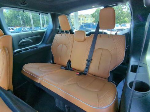 Certified 2022 Chrysler Pacifica Pinnacle FWD image 16