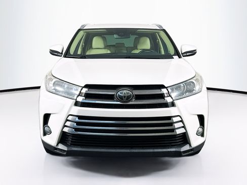 Used 2018 Toyota Highlander Limited image 2