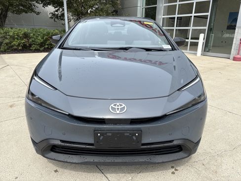 Used 2025 Toyota Prius LE FWD image 5