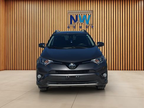 Used 2018 Toyota RAV4 XLE AWD/4WD image 2