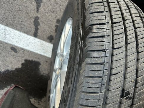 Used 2023 Chrysler Voyager LX image 13