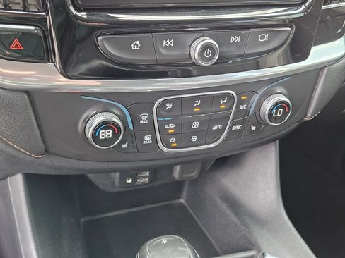 Used 2020 Chevrolet Traverse LT w/ LT Premium Package AWD/4WD image 25