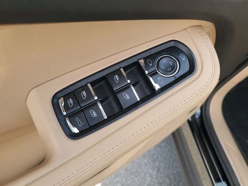 Used 2024 Porsche Macan image 9