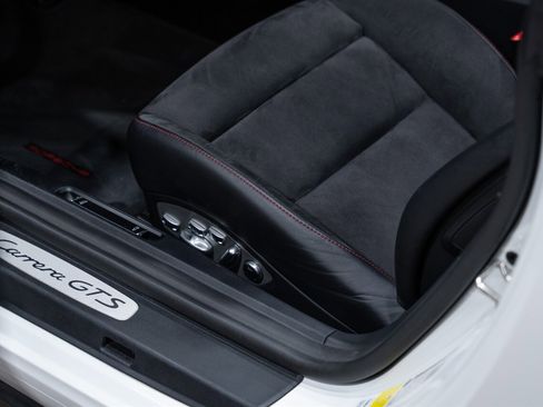 Used 2018 Porsche 911 Carrera GTS RWD image 27