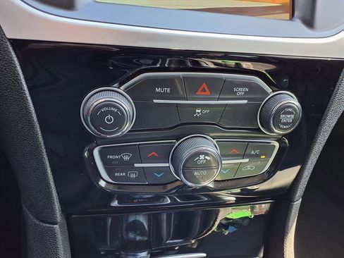 Used 2023 Chrysler 300 Touring w/ Sport Appearance Package image 7