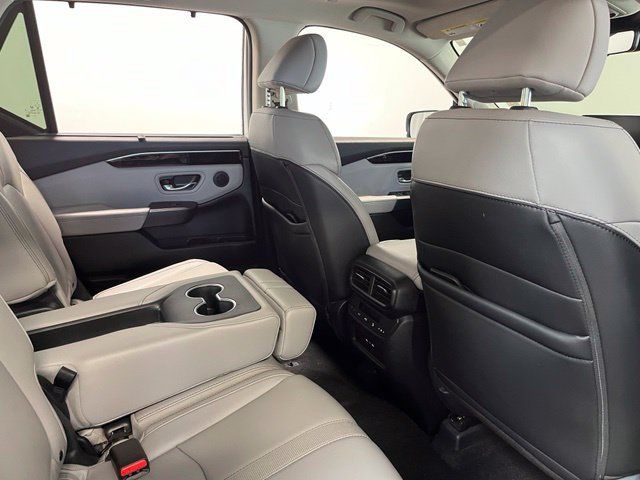 Used 2024 Honda Pilot Touring image 13