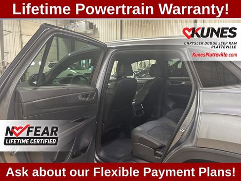 Used 2025 Volkswagen Atlas Cross Sport SE image 15