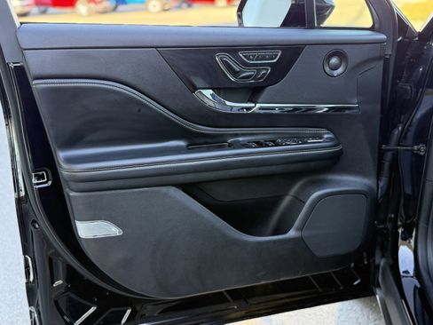 Used 2023 Lincoln Corsair Reserve w/ Equipment Group 202A image 10