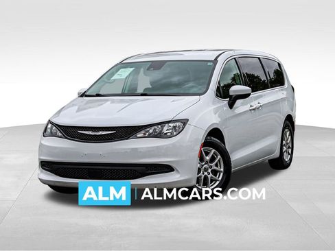 Used 2023 Chrysler Voyager LX FWD image 1