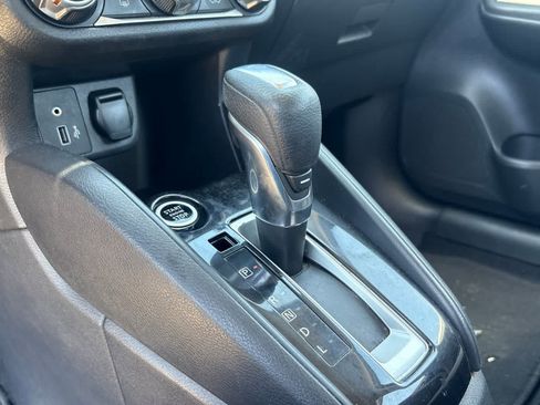 Used 2020 Nissan Versa SV FWD image 22