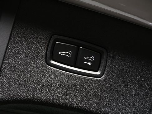 Certified 2025 Porsche Cayenne GTS image 33