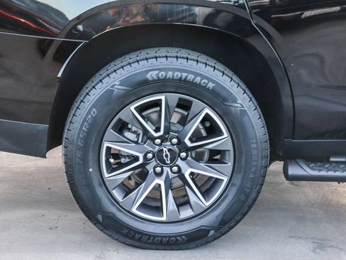 Used 2021 Chevrolet Tahoe Z71 w/ Z71 Signature Package AWD/4WD image 12