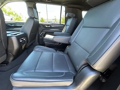 Used 2024 GMC Yukon XL Denali AWD/4WD image 30