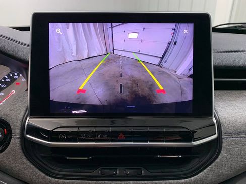 Used 2024 Jeep Compass Latitude image 32