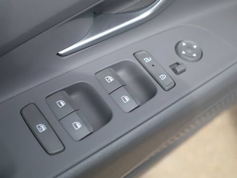 Certified 2025 Hyundai Elantra SEL FWD image 14