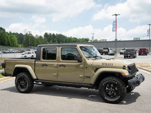Used 2025 Jeep Gladiator Sport AWD/4WD image 12