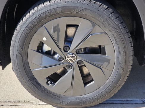 New 2026 Volkswagen Taos S image 8