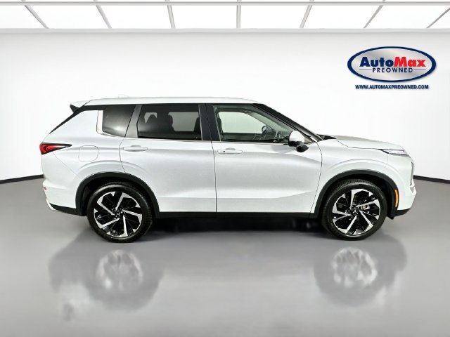 Used 2024 Mitsubishi Outlander SE AWD/4WD image 9