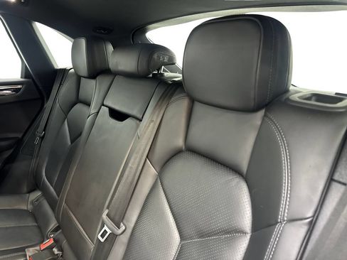Used 2019 Porsche Macan AWD/4WD image 33