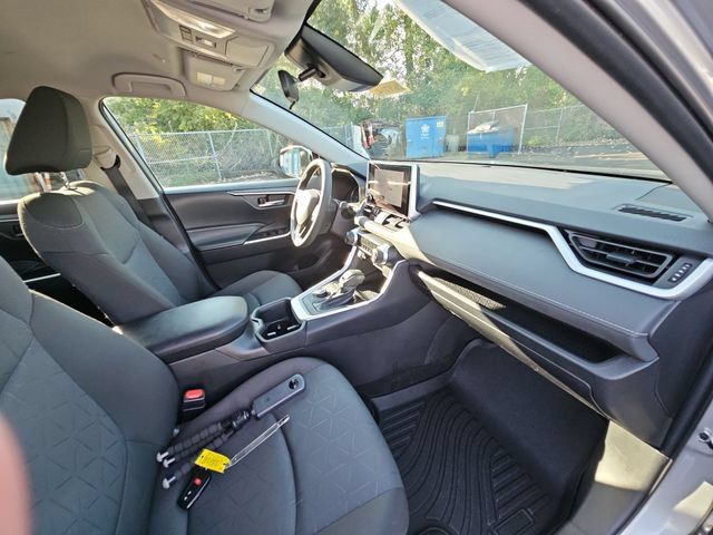 Used 2024 Toyota RAV4 XLE AWD/4WD image 31