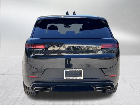 Used 2025 Land Rover Range Rover Sport SE image 6