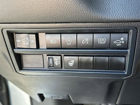 Used 2024 Toyota Tundra Limited image 32