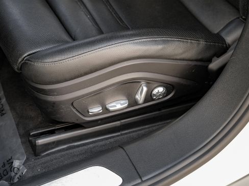 Used 2018 Porsche Panamera image 31