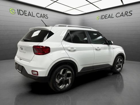 Used 2025 Hyundai Venue SEL FWD image 5