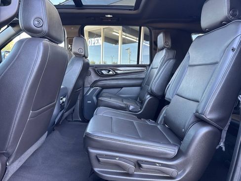 Used 2021 GMC Yukon XL Denali w/ Denali Premium Package AWD/4WD image 28