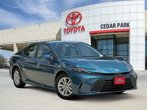 Used 2026 Toyota Camry LE w/ Convenience Package FWD image 1