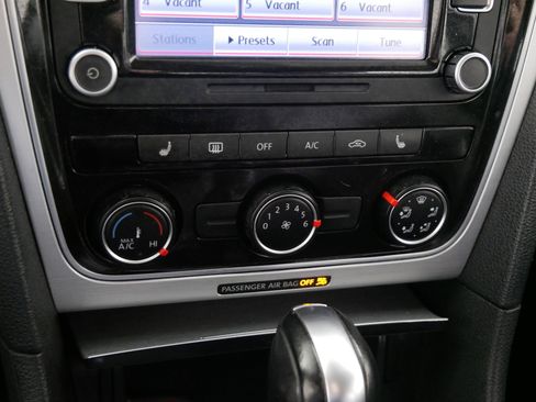 Used 2013 Volkswagen Passat 2.5 SE image 23