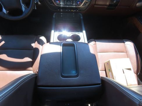 Used 2015 Chevrolet Silverado 1500 High Country image 9