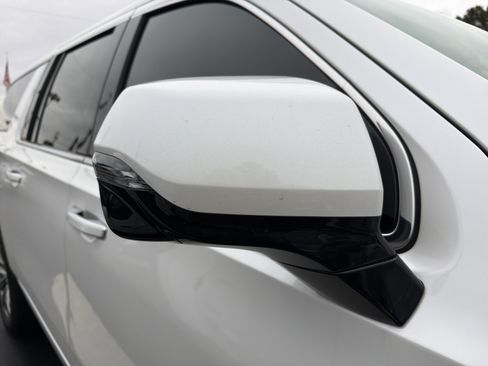 Used 2021 GMC Yukon XL Denali w/ Denali Premium Package image 7