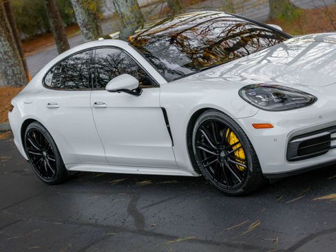 Used 2017 Porsche Panamera image 57