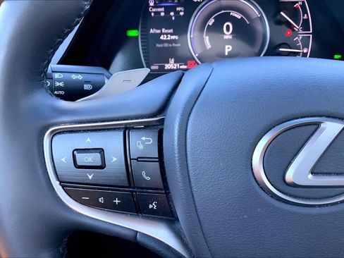 Used 2023 Lexus ES 300h w/ Luxury Package image 24