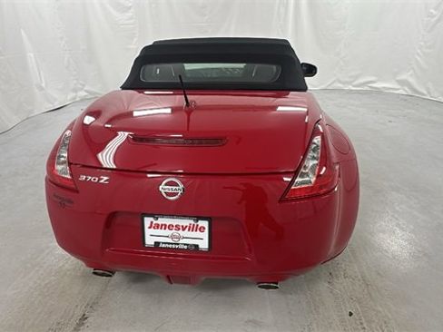 Used 2017 Nissan 370Z Touring image 4