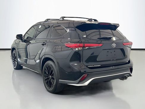 Used 2023 Toyota Highlander XSE FWD image 6