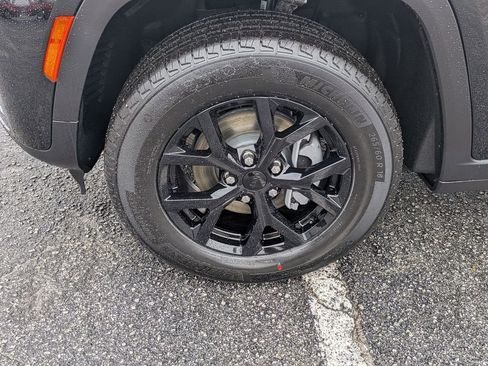 New 2026 Jeep Grand Cherokee Altitude image 9