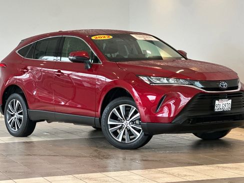 Certified 2022 Toyota Venza LE image 2