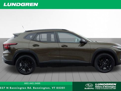 Used 2024 Chevrolet Trax ACTIV w/ Sunroof Package image 2