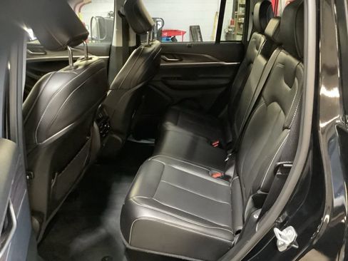 Certified 2023 Jeep Grand Cherokee Limited w/ Luxury Tech Group II AWD/4WD image 19