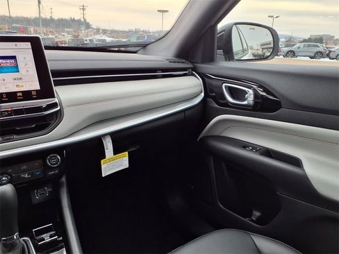 New 2026 Jeep Compass Limited w/ Sun, Sound & Navigation Group image 31