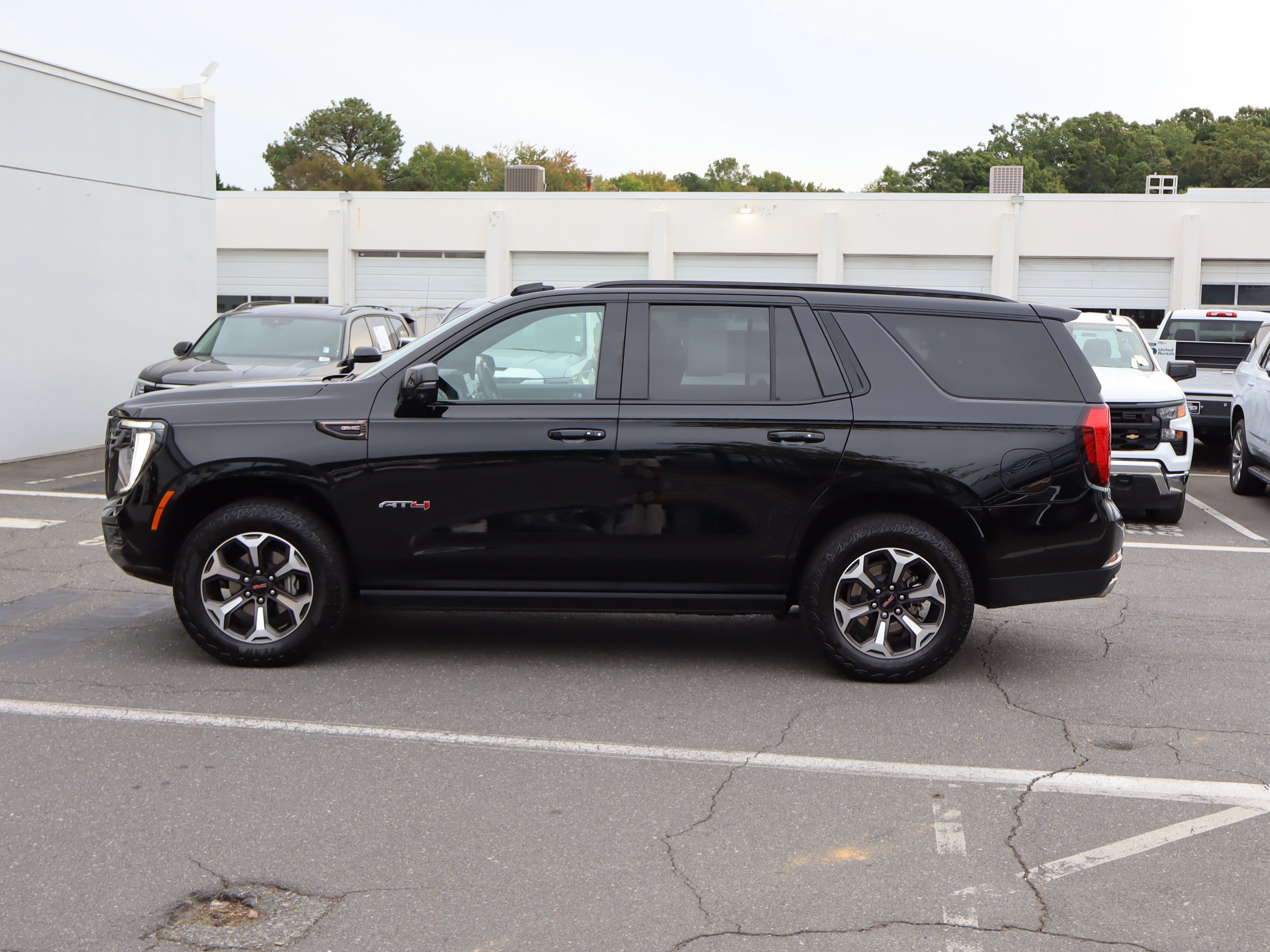 Used 2025 GMC Yukon AT4 Ultimate AWD/4WD image 7