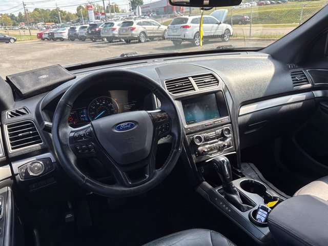 Used 2018 Ford Explorer XLT w/ Equipment Group 202A FWD image 15