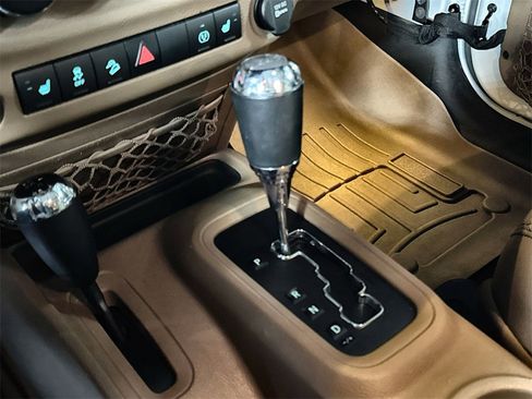 Used 2015 Jeep Wrangler Unlimited Rubicon w/ Dual Top Group image 22